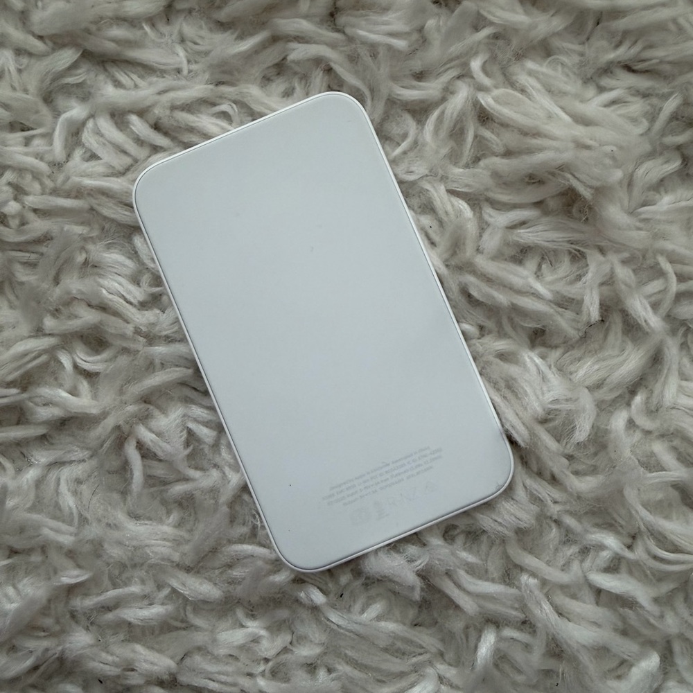 iPhone Air MagSafe Battery - Picture 2 of 4